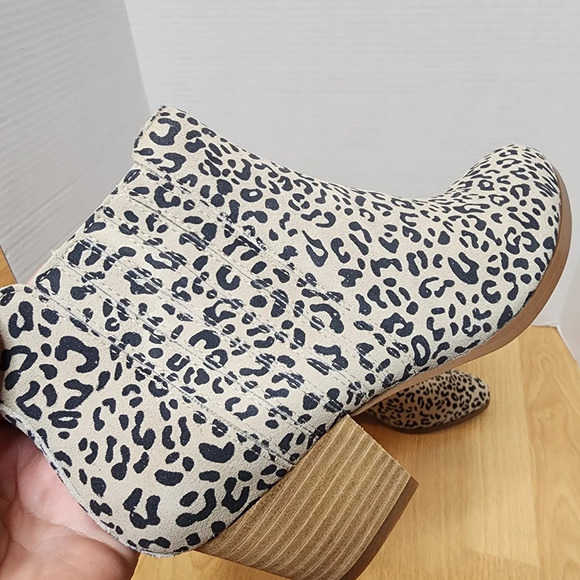 NWT Violet & Red Leather cheetah leopard cortny heeled booties size 8.5M - Picture 11 of 13